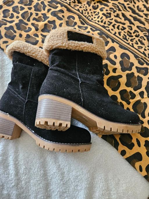 Buy & Sell West Midlands Sandwell - Photos for black suede n fur boots