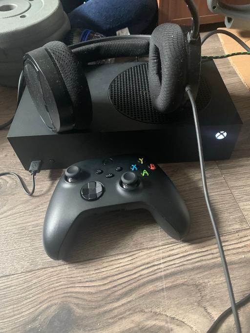 Buy & Sell Merseyside Knowsley - Photos for Xbox Series S 1TB + controller and headset