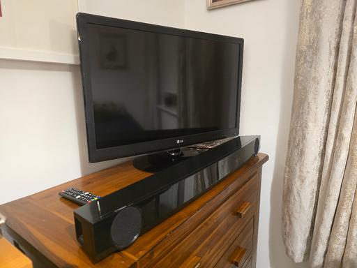 Buy & Sell Surrey Waverley - Photos for LG 32 Inch Freeview LED TV & Yamaha Soundbar