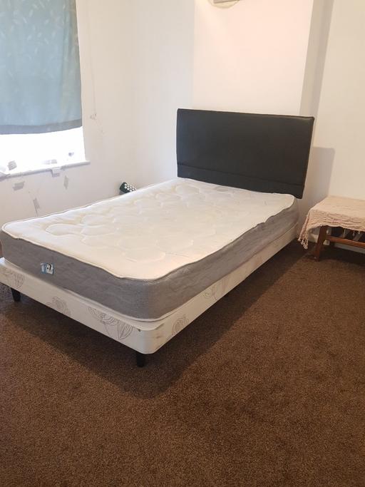 Buy & Sell West Midlands Sandwell - Photos for Nice 3/4 Small Double Divan Bed & Mattress