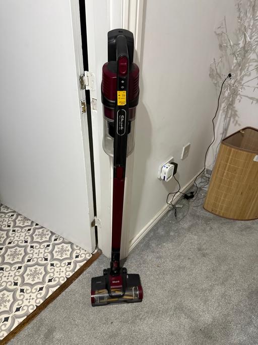 Buy & Sell West Midlands - Photos for Shark Anti Hair Wrap Cordless Vacuum