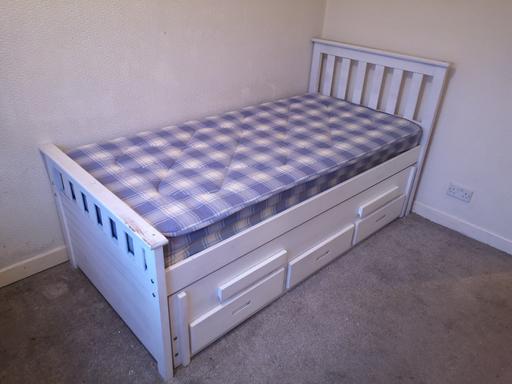 Buy & Sell West Midlands Sandwell - Photos for Single Solid Pine Trundle Bed & 2 Mattress's