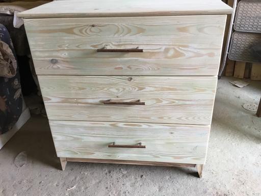 Buy & Sell Surrey Reigate and Banstead - Photos for PINE CHEST OF DRAWERS