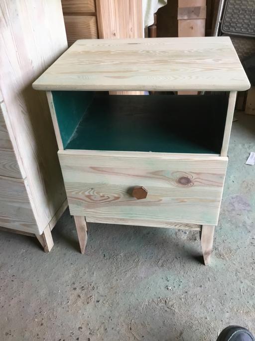 Buy & Sell Surrey Reigate and Banstead - Photos for PINE BEDSIDE CABINET