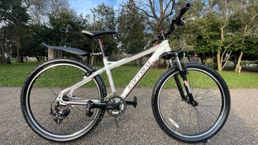 Buy & Sell North London Finsbury Park - North London - Photos for Unisex bike, Carrera Valour Mountain Bike