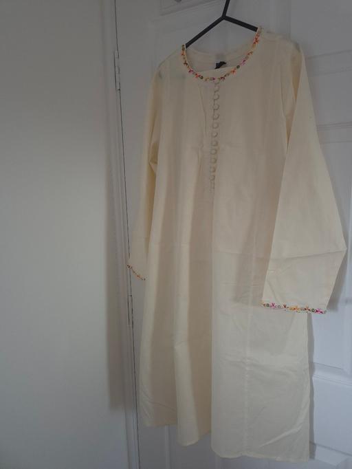 Buy & Sell Lancashire Blackburn with Darwen - Photos for Cream 2 piece BN designer outfit