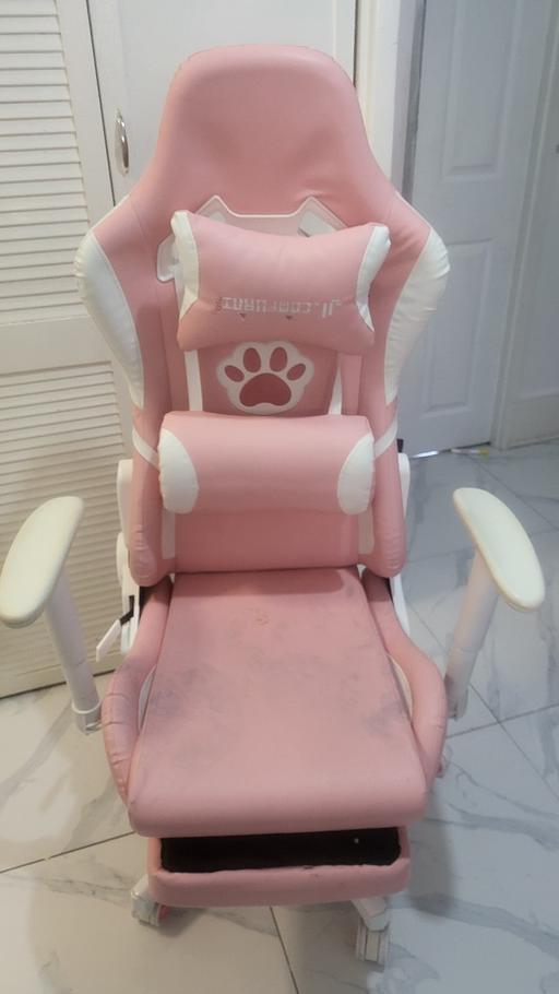 Buy & Sell South West London Merton - Photos for Pink gaming chair with foot rest