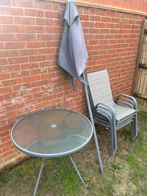 Buy & Sell Surrey Reigate and Banstead - Photos for Garden table, chairs and umbrella