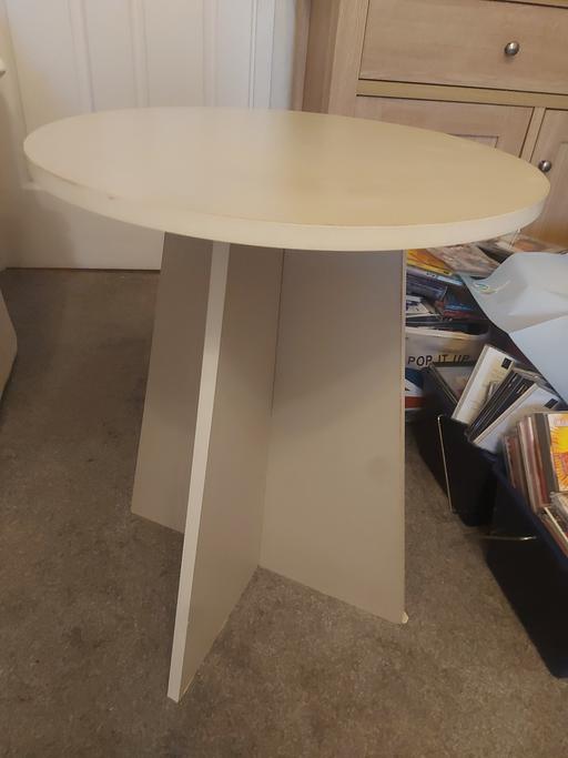 Buy & Sell West Midlands Walsall - Photos for white round tallish coffee table