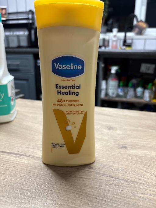 Buy & Sell Derbyshire Chesterfield - Photos for Vaseline essential healing 48h moisture