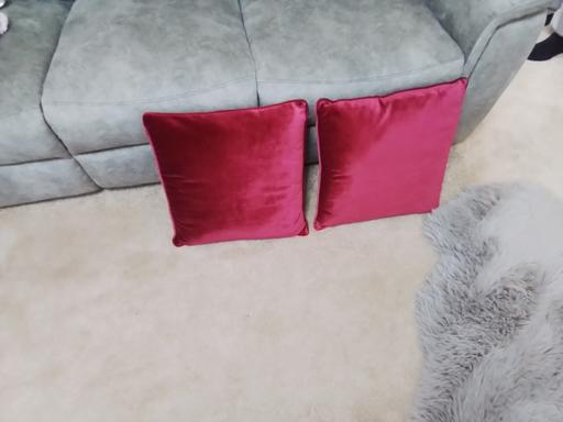 Buy & Sell West Yorkshire Leeds - Photos for red velvet cushions