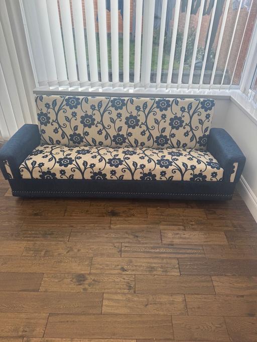 Buy & Sell West Midlands Sandwell - Photos for Settee ( Slightly damaged hinge when folding)