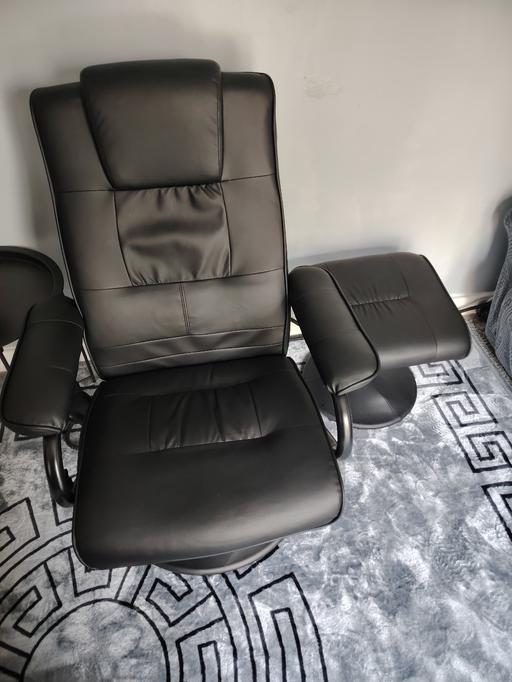 Buy & Sell Wrexham - Wales Wrexham - LL13 - Photos for recliner swivel massage chair and stool