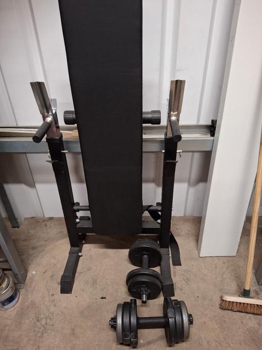 Buy & Sell North London Upper Edmonton - North London - Photos for bench and two dumbell sets .