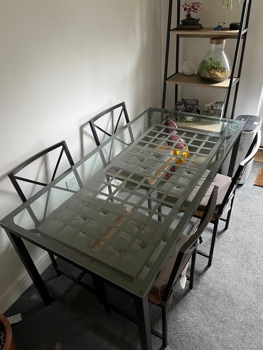 Buy & Sell Surrey Reigate and Banstead - Photos for Tempered glass dining table with chairs