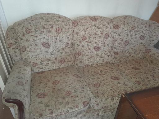 Buy & Sell West Midlands Wolverhampton - Photos for settee and one arm chair free must collect