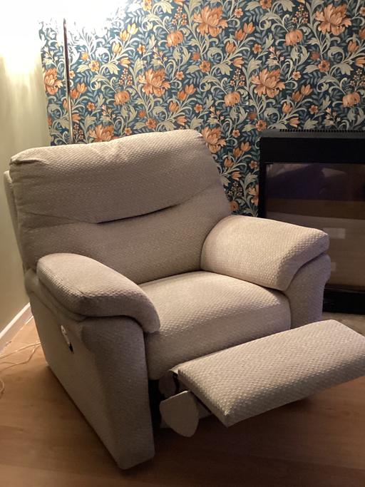 Buy & Sell West Yorkshire Wakefield - Photos for Reclining armchair