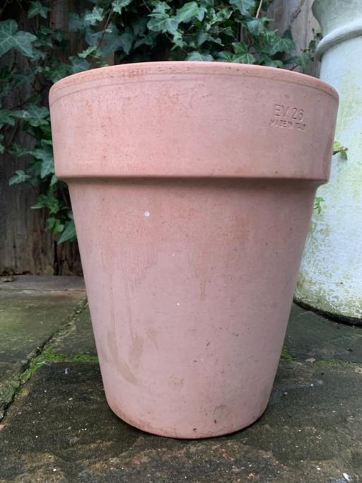 Buy & Sell Nottinghamshire Rushcliffe - Photos for Nice sturdy Italian terracotta plant pot