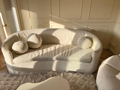 Buy & Sell South East London Croydon - Photos for Modern 3 Seater White Teddy Boucle Sofa