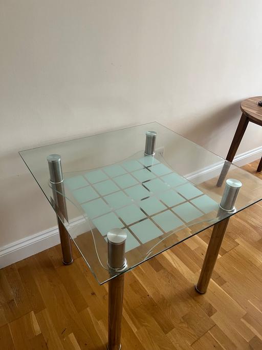 Buy & Sell South West London Merton - Photos for Glass dining table