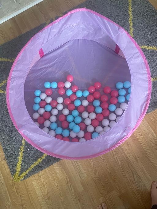 Buy & Sell Cheshire West and Chester Davenham - CW9 - Photos for Ball pit including balls