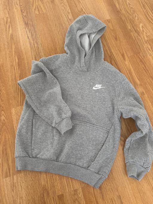 Buy & Sell Cheshire West and Chester Davenham - CW9 - Photos for Junior Nike hoody