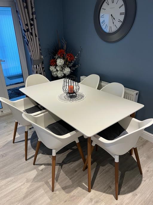 Buy & Sell County Durham Waldridge - County Durham - Photos for White Dining Table and six Chairs