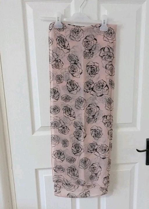 Buy & Sell Bexley Welling - Bexley - Photos for Women Pink and Black Rose Print Scarf