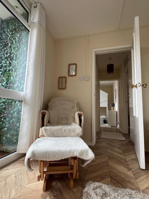 Buy & Sell South East London Croydon - Photos for Fluffy, cosy beige rocking / nursing chair