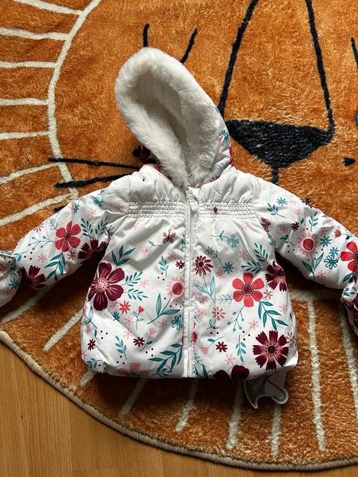 Buy & Sell Gloucestershire Gloucester - Photos for Baby girl coat 0-3 months