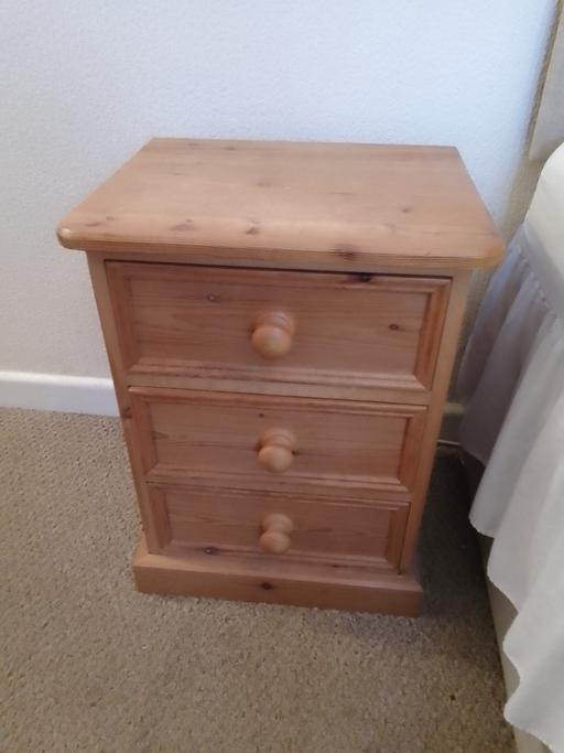 Buy & Sell West Midlands Dudley - Photos for Solid Oak bedside table.