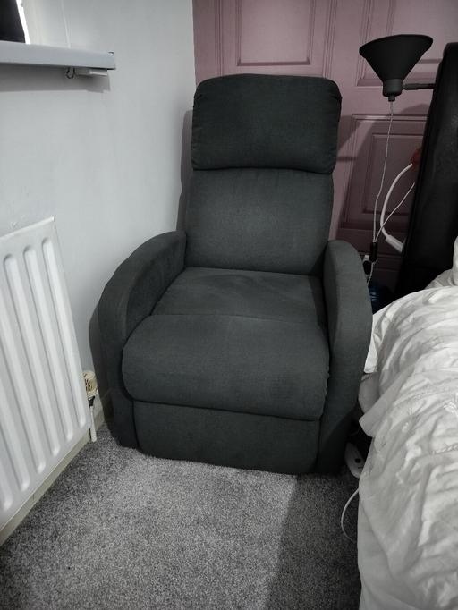 Buy & Sell Leicestershire Leicester - Photos for Recliner arm chair leg rest recline functions