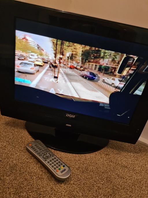 Buy & Sell Lancashire Preston - Photos for DGiM LCD TV/DVD Combi With Freeview & Remote