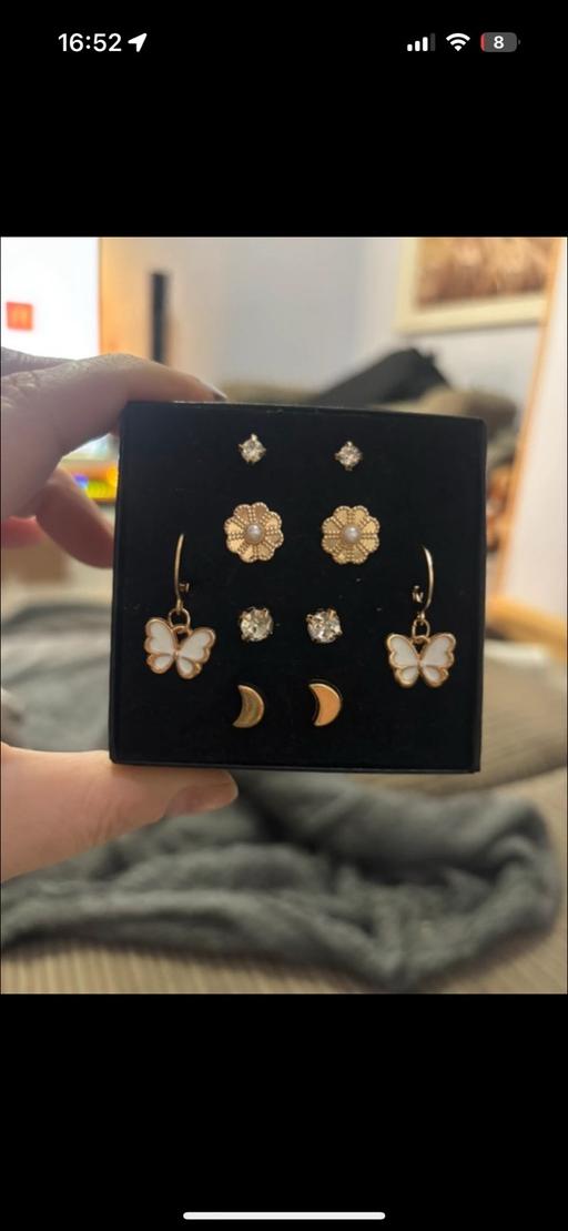 Buy & Sell South West London Norbury - South West London - Photos for 5 pairs of earrings