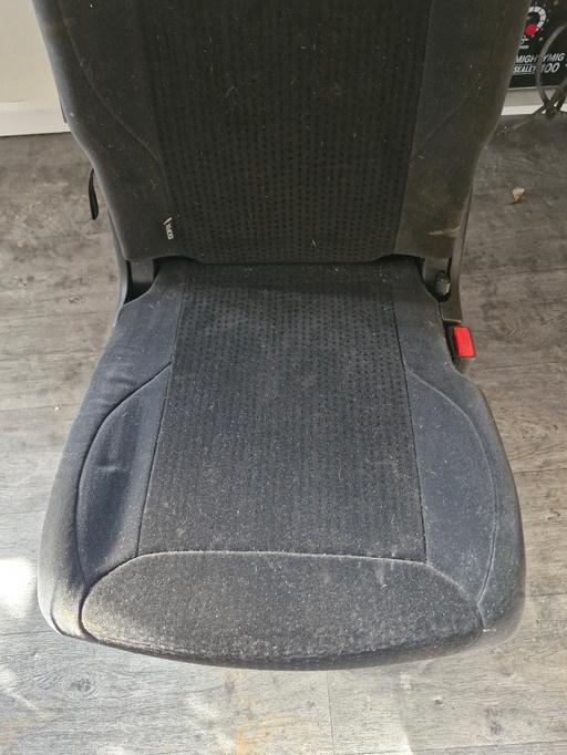 Vehicles West Midlands Sandwell - Photos for citroen c4 picasso 2nd row drivers side seat