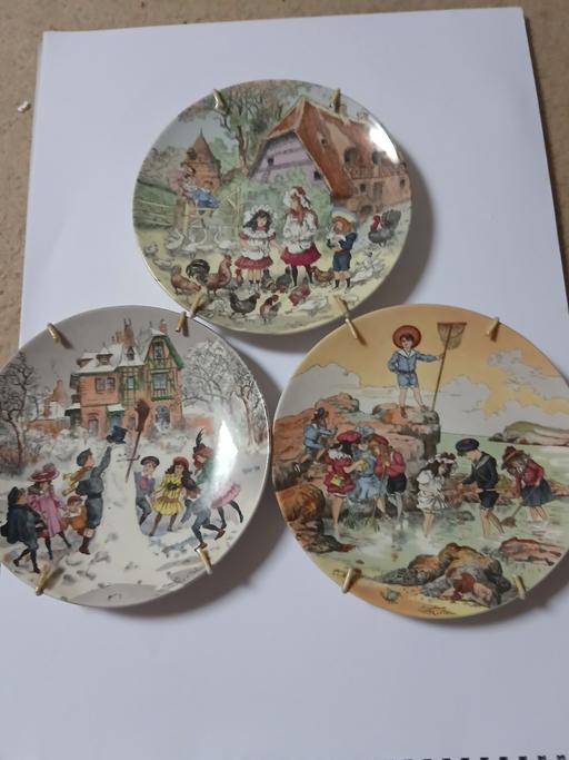 Buy & Sell Kent Thanet - Photos for VINTAGE 1970'S EMILIE ROHIDA POOLE PLATES