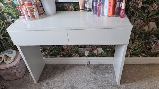 Buy & Sell Staffordshire South Staffordshire - Photos for High gloss white slim dressing table