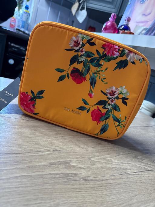 Buy & Sell Derbyshire Chesterfield - Photos for Ted Baker makeup/wash bag