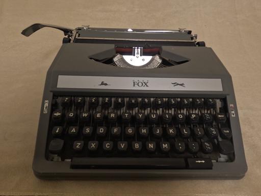 Buy & Sell Kent Maidstone - Photos for Vintage WH Smith Grey Fox Typewriter 1970