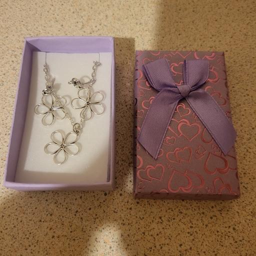 Buy & Sell Glasgow Glasgow City Centre - Glasgow - Photos for ladies Girls flower earings and necklace set