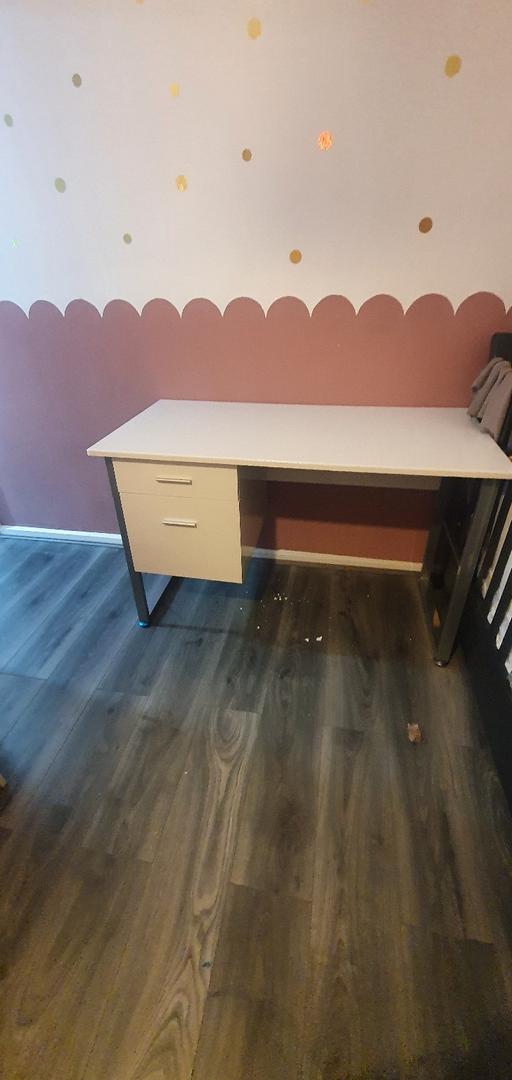 Buy & Sell East London East Ham - East London - Photos for desk only used for few months