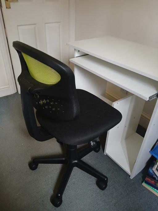 Buy & Sell Hertfordshire St. Albans - Photos for Desk Chair, black seat, green mesh back