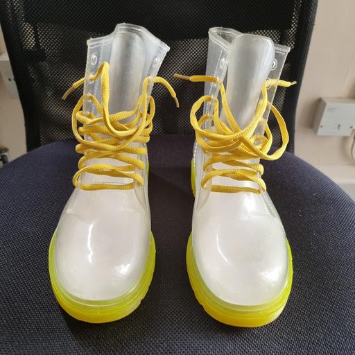 Buy & Sell South West London Balham - South West London - Photos for Transparent Jelly Boots size 7