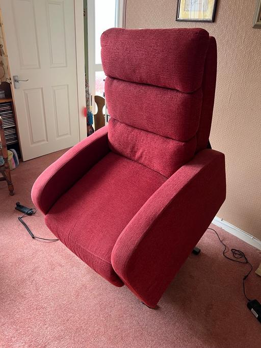 Buy & Sell Peterborough Eye - Peterborough - Photos for Maroon velour style electric reclining chair