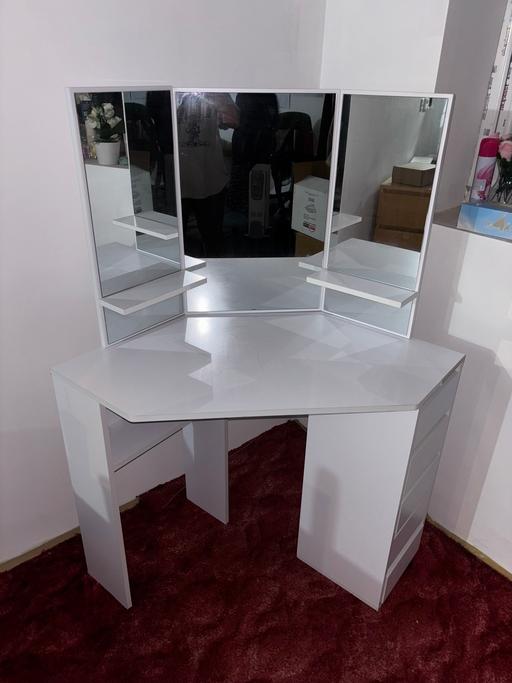 Buy & Sell Barking and Dagenham Dagenham - RM8 - Photos for White dressing table with mirror