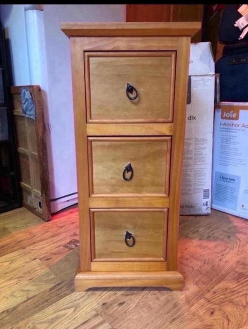 Buy & Sell East London Seven Kings - East London - Photos for WOODEN THREE DRAWS BEDSIDE TABLE