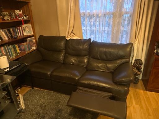 Buy & Sell North West London The Hale - North West London - Photos for Lovely leather sofa. Two side recliner