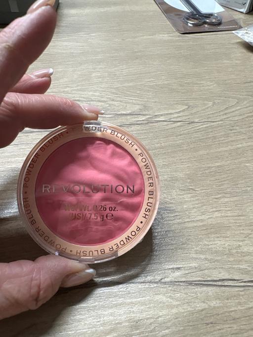 Buy & Sell Derbyshire Chesterfield - Photos for Revolution powder blush