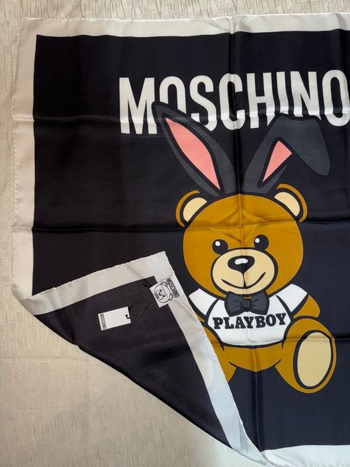 Buy & Sell North London Bowes Park - North London - Photos for Moschino playboy scarf