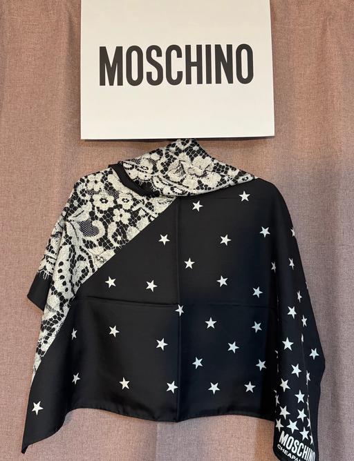 Buy & Sell North London Noel Park - North London - Photos for Moschino scarf